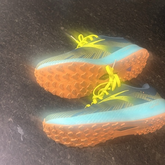 Men’s Blue and Yellow Brooks  Athletic Shoes - Picture 6 of 7